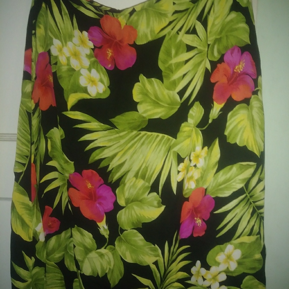 Long skirt. - Picture 3 of 5
